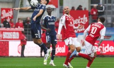 开云kaiyun官网 -里程碑夜！埃因霍温刷新队史纪录，欧联清晨刷纪录，信心回归，更衣室氛围转暖的简单介绍