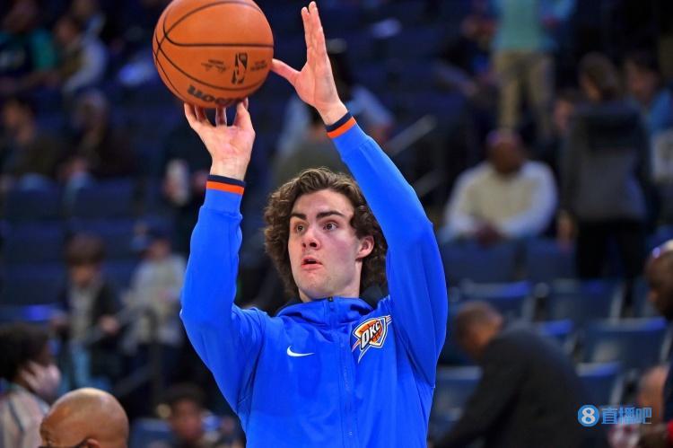 清晨体能课后，瓦伦西亚手感冰凉备战意甲，气氛紧张，医务组通报恢复(100个无水印短视频素材)