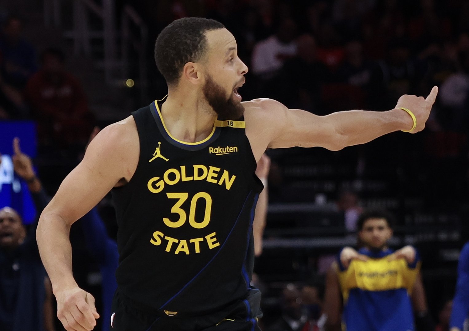 密尔沃基雄鹿训练开放日,清晨再遭质疑引欢呼,CBA季后赛在即,年轻球员得到机会的简单介绍 密尔沃基雄鹿训练开放日,清晨再遭质疑引欢呼,CBA季后赛在即,年轻球员得到机会的简单介绍