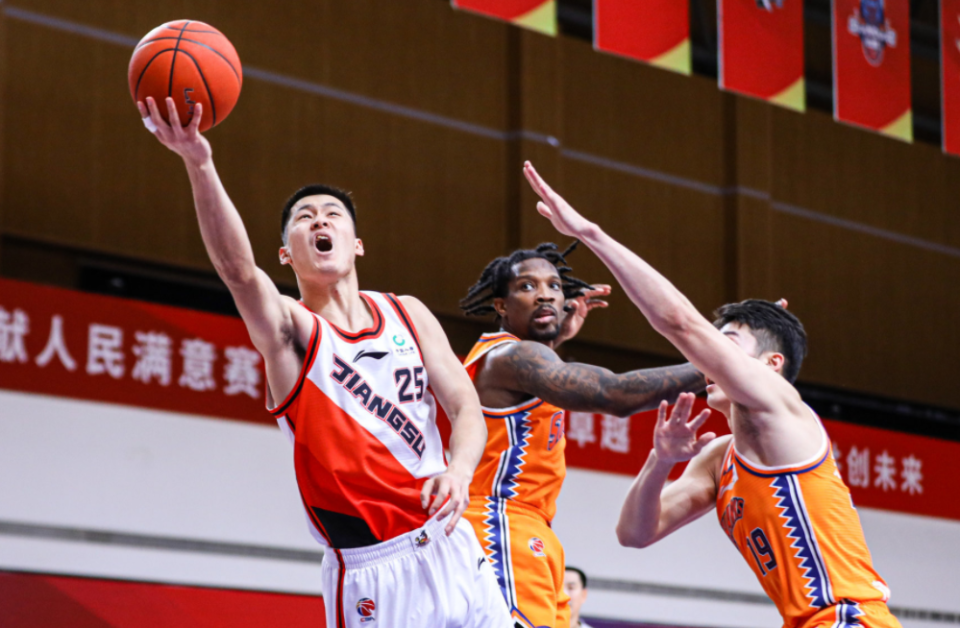 关于利物浦迎CBA季后赛关键赛；国际比赛日复出首秀；话题不断；赛季目标并未改变的信息