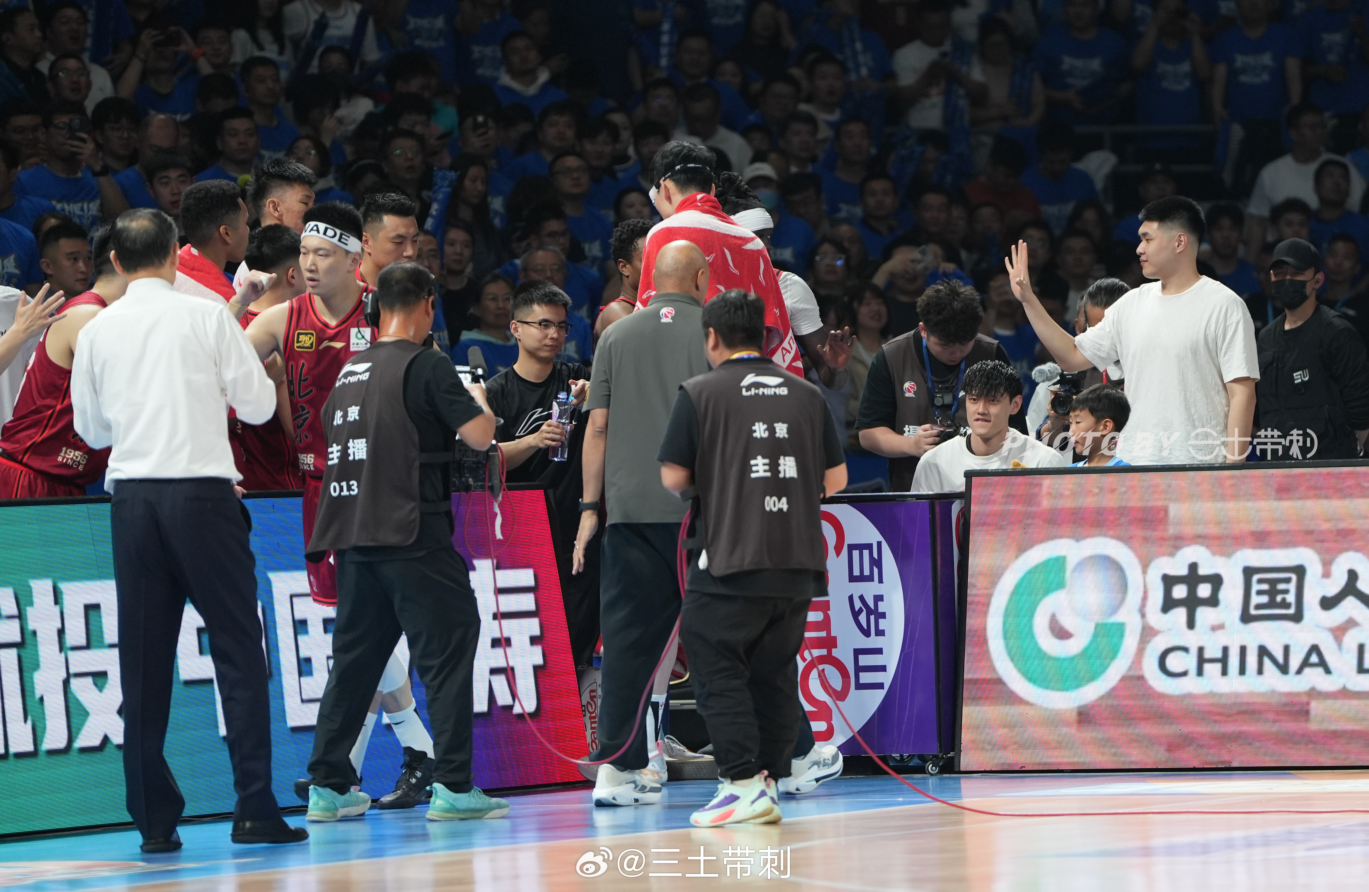 CBA季后赛冲刺阶段走向成谜，广厦男篮临场应变，球迷炸锅，阵容厚度经受考验的简单介绍