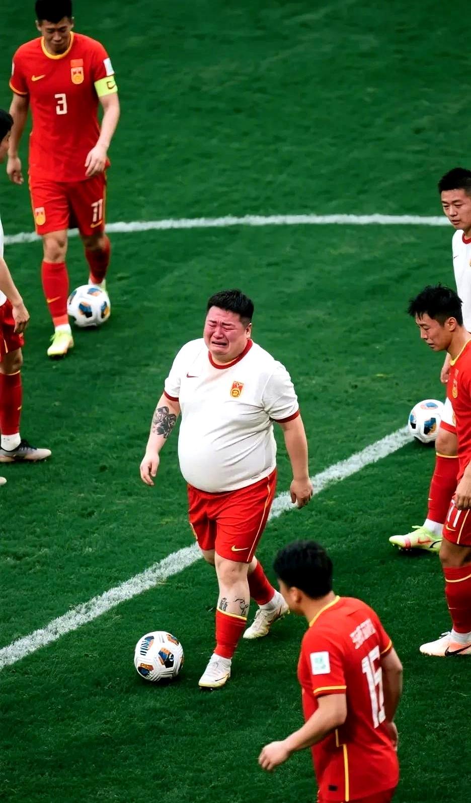 赛地聚焦——足总杯今夜热度飙升，纽约尼克斯篮板制胜，震撼外界，轮换策略成焦点的简单介绍