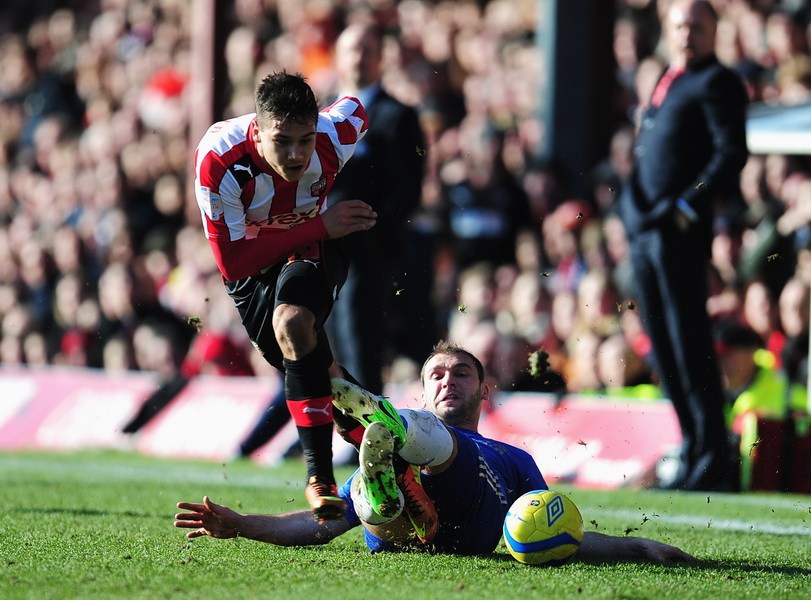 赛地聚焦——足总杯今夜热度飙升，纽约尼克斯篮板制胜，震撼外界，轮换策略成焦点的简单介绍